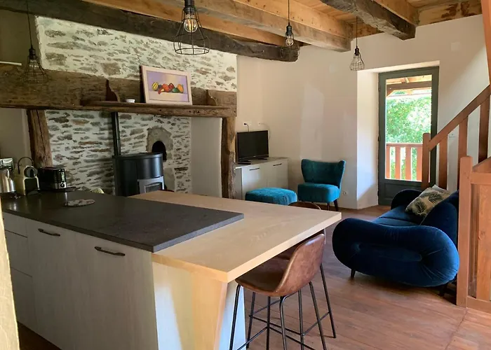 Holiday home Maison D'helene Cassaniouze